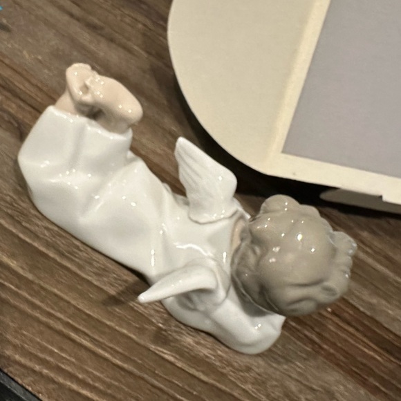 LLADRO’ Angel Laying Down Figurine #04541 - Picture 6 of 9